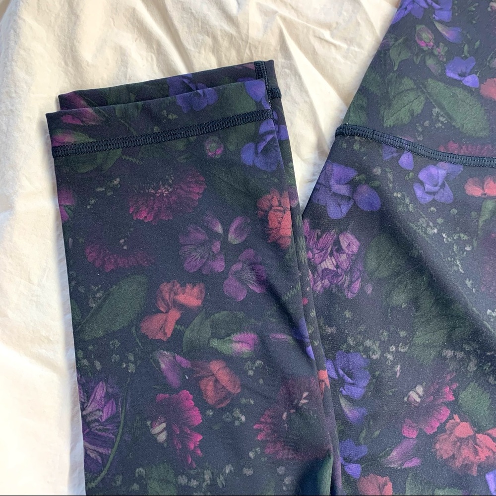 Lululemon Wunder Under High Rise Crop Legging 21”
in Frozen Flourish Multi 4 - Picture 3 of 12